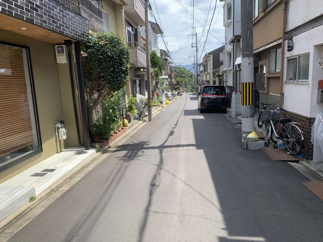 京都市北区鷹峯旧土居町　中古一戸建の前面道路含む現地写真