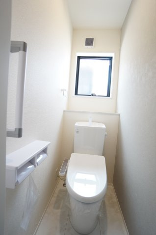 リーブルガーデン半田市瑞穂町5丁目第3のトイレ|1階2階にトイレがあり、家族の朝の身支度時間もスムーズに！温水洗浄便座で冬は暖かく快適です！！