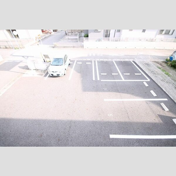 メゾネットファーム前野の駐車場