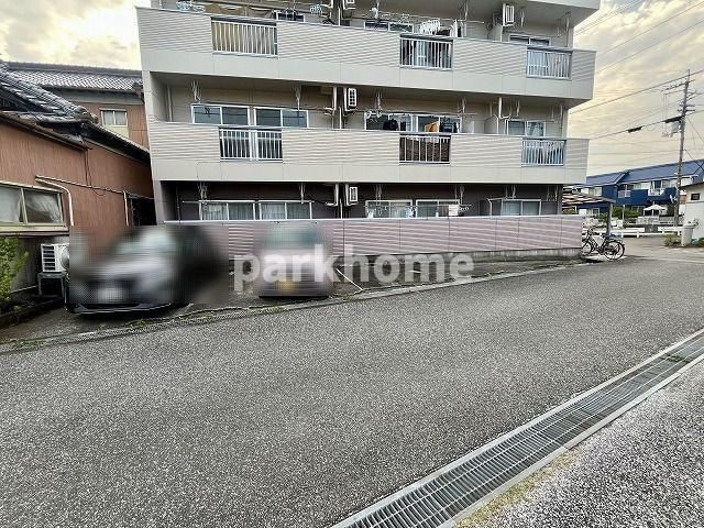 コーポレッドハットの駐車場|駐車場完備です