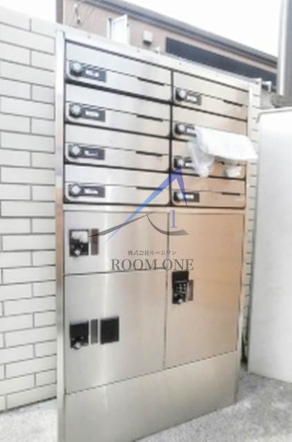 カーサビアンカ高松のその他共用部分|集合ポストと宅配ボックスです。
