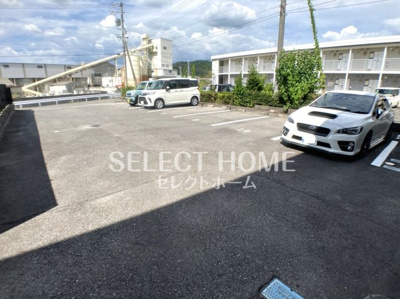 【駐車場】 | 私の家Ⅱ | 車をお持ちの方に嬉しい駐車場付きの物件です