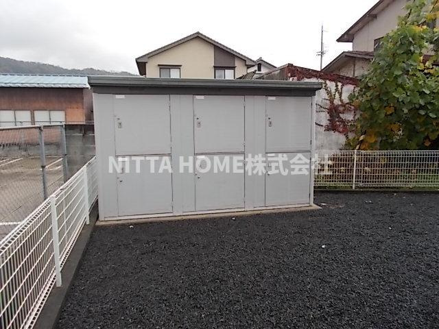 与謝郡与謝野町字岩滝のアパートの設備|スタットレスタイヤを収納することができます◆