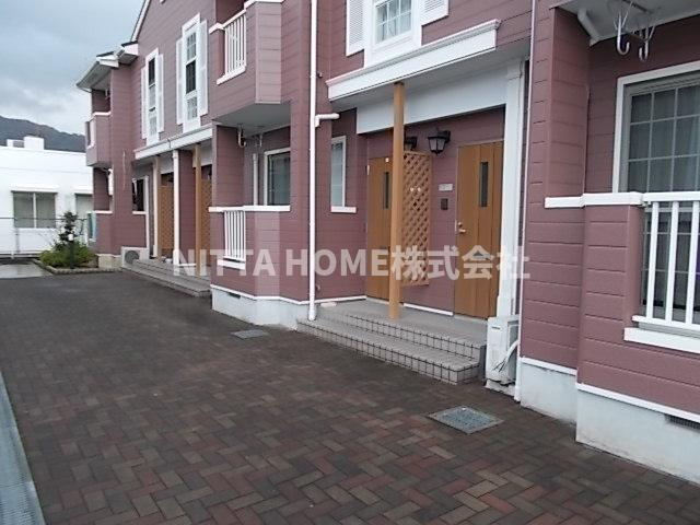 与謝郡与謝野町字岩滝のアパートのエントランス|最上階の角部屋に空き予定です☆