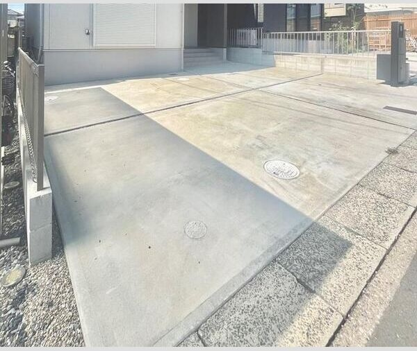 江端町6丁目戸建の駐車場