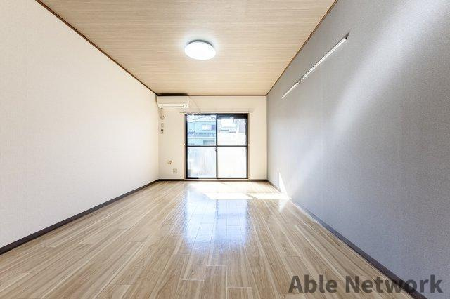 ヒルトップテラスの居間・リビング|日当たりの良いお部屋