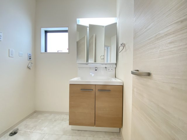 豊見城市豊見城（全4棟）ラスト1号棟の独立洗面台|※同仕様写真です