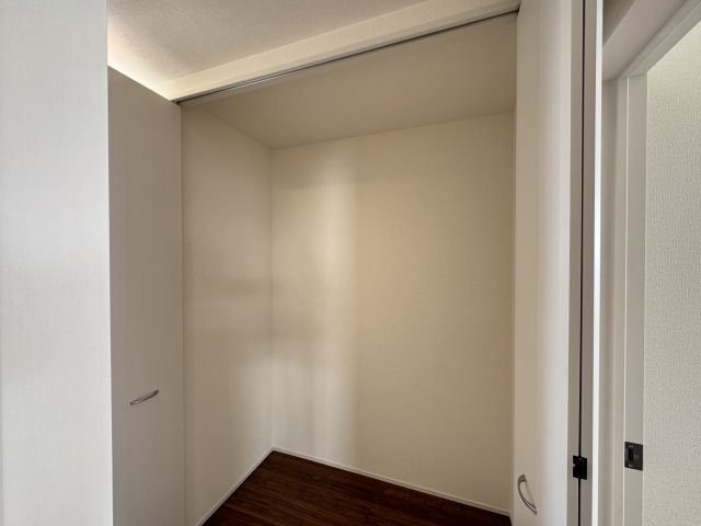 豊見城市豊見城（全4棟）ラスト1号棟の収納|1号棟　2階廊下収納♪