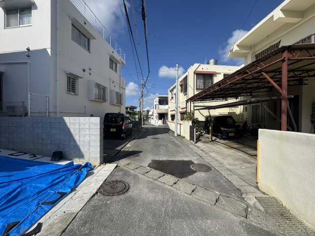 豊見城市豊見城（全4棟）ラスト1号棟の前面道路含む現地写真|南東4.05ｍ♪