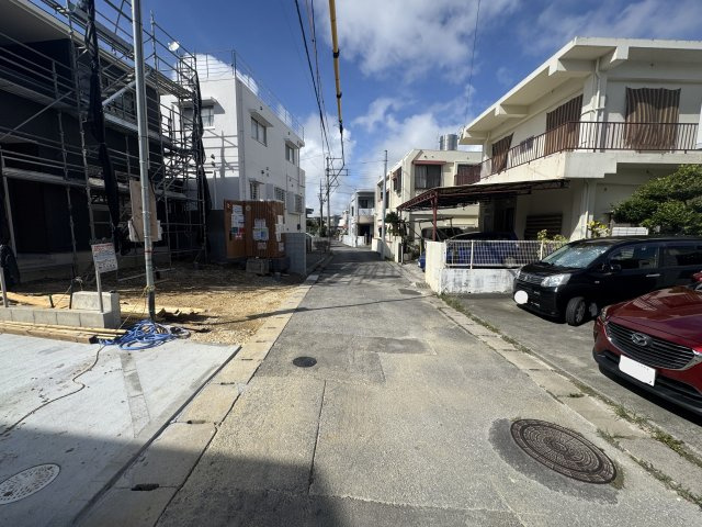 豊見城市豊見城（全4棟）ラスト1号棟の前面道路含む現地写真|※南東側4m～5.6m道路♪