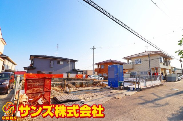 郡山市富田町字西原　　　　２号棟　　　大島小学校、郡山第６中学区の外観|北東側から見た駐車場を含む外観