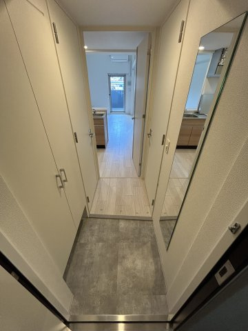 【玄関】セレニテ西元町アリエ
