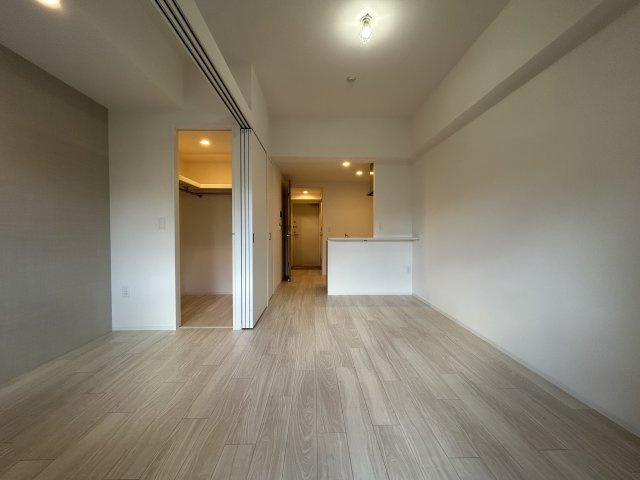 【寝室】セレニテ西元町アリエ