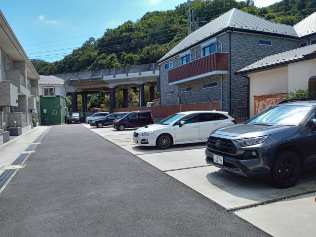 川崎市多摩区菅城下のアパートの駐車場