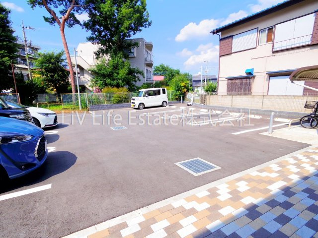 ファインガーネットの駐車場