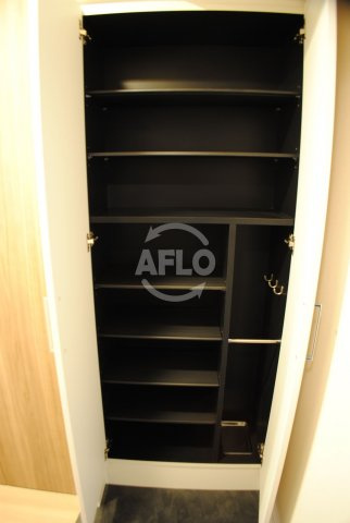 プレサンス梅田東ベータの玄関|プレサンス梅田東ベータ　シューズボックス