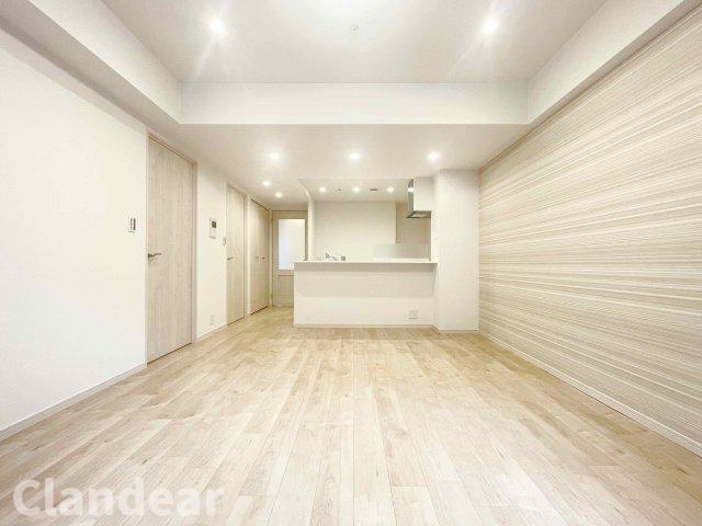 ローレルコート新小岩の居間・リビング|ドキドキの新生活も、安心してスタート。ぴったりの住まいを見つけませんか？クランディアが一緒に住まい選びをサポートします‼　まずは、お気軽にお問合せください　＃クランディア