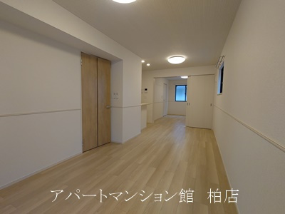 ジェルメ柏D棟の居間・リビング