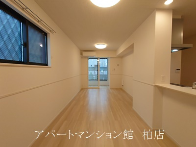 ジェルメ柏D棟の居間・リビング
