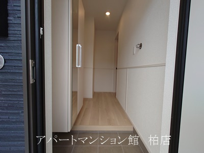 ジェルメ柏D棟の玄関