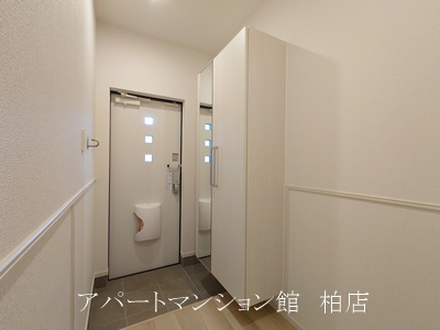 ジェルメ柏D棟の玄関