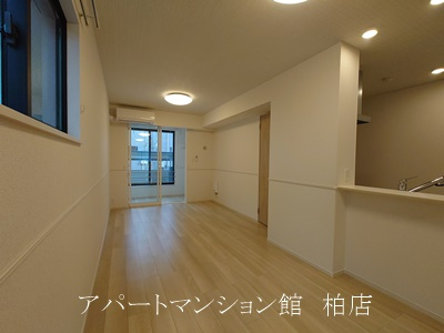 ジェルメ柏D棟の居間・リビング