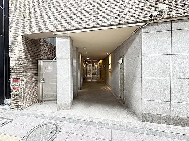 プラティーク三軒茶屋のエントランス|田園都市線「三軒茶屋」駅徒歩２分！平成１５年築・オートロック付きマンション、プラティーク三軒茶屋は即日現地案内可能となっておりますので、お気軽にお問い合わせください！