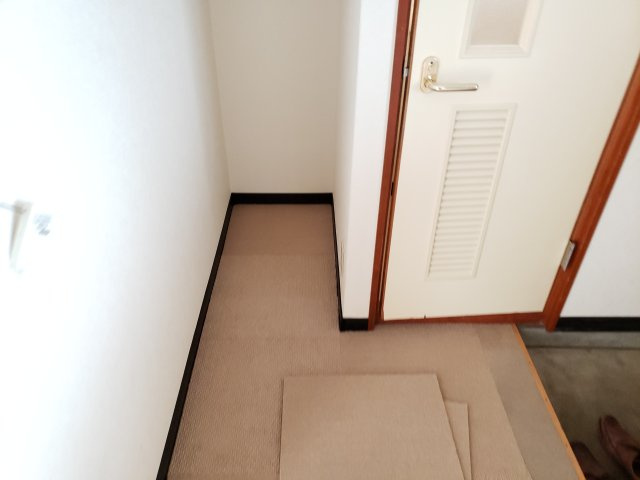 平和コーポ2号館の玄関