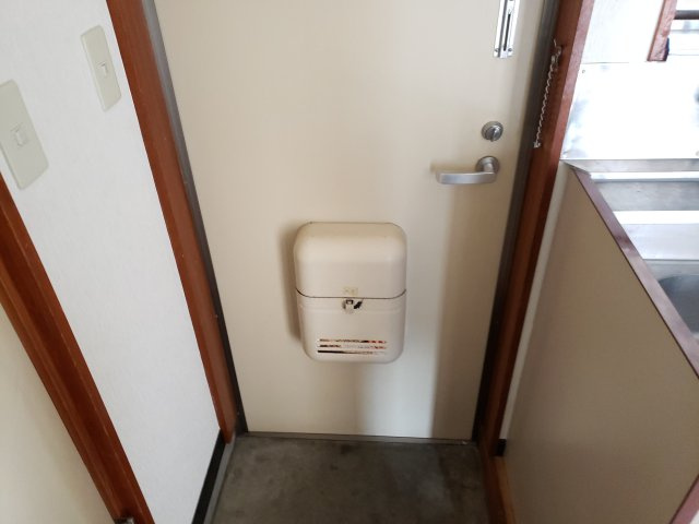 平和コーポ2号館の玄関