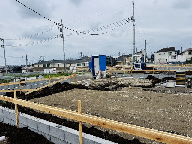 八王子市　小宮町　新築一戸建て　４期の前面道路含む現地写真|～北東側5ｍ道路に面しています～