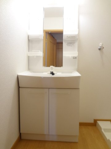 菊池郡菊陽町花立１丁目のアパートの洗面所