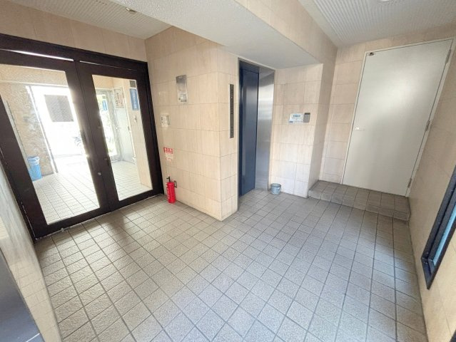 大阪市東淀川区東中島１丁目の賃貸マンションのロビー