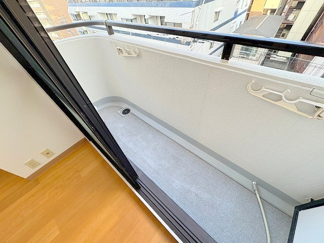 大阪市東淀川区東中島１丁目の賃貸マンションのバルコニー