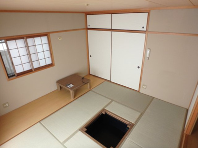 【和室】 | アイビー館 | 明るい光が射し込む陽だまり空間