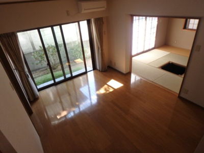 【居間・リビング】 | アイビー館 | たっぷりの陽光に包まれる明るい住まい