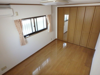 【寝室】 | アイビー館 | 開放的な寝室です