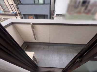 【バルコニー】 | 吹田市片山町１丁目中古戸建 | 現在ご返済中のカーローン・カードローン・教育ローンなどを住宅ローンに一本化したり、家具家電購入費用・引越し費用を住宅ローンと組み合わせるなど、お客さまにメリットの多い住宅ローンのご提案が可能です。