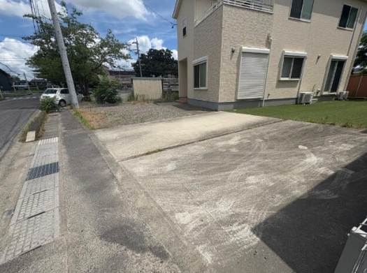 各務原市川島松原町の駐車場