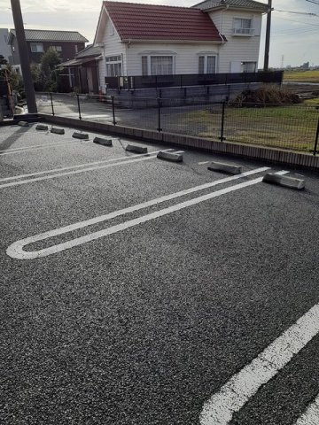 【駐車場】 | メゾンミルフィーユ　Ａ | 駐車場があるので、車を買う予定の方も安心です