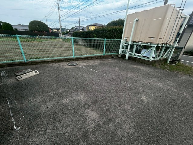 グリーンマンションの駐車場