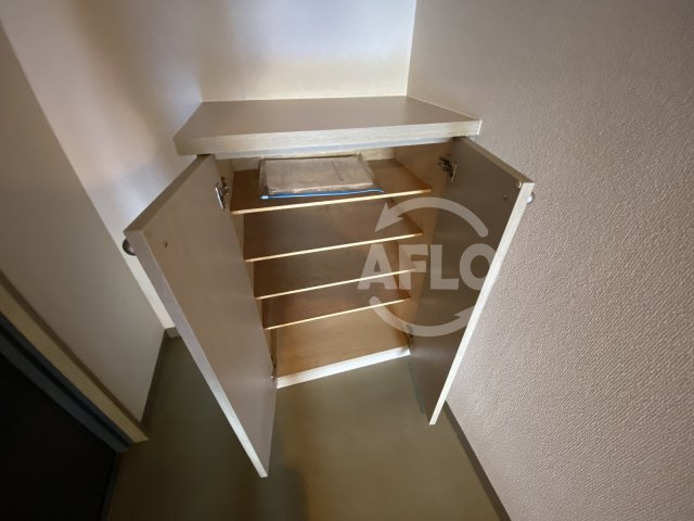 大阪謄写館ビルの収納|大阪謄写館ビル　下駄箱