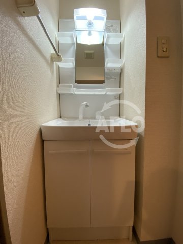 大阪謄写館ビルの洗面所|大阪謄写館ビル　独立洗面化粧台