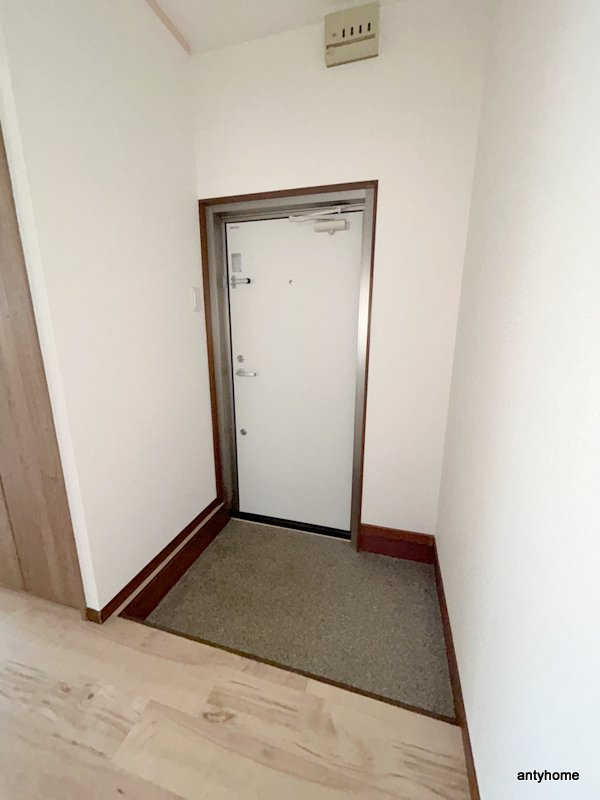 鈴江マンション　仲介手数料無料の玄関