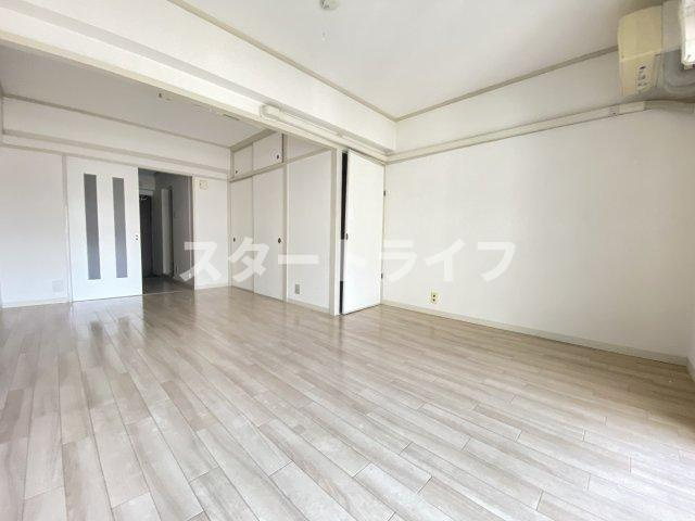 大阪市東淀川区東中島１丁目の賃貸マンションの居間・リビング