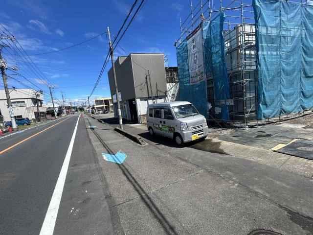 新築　前橋市朝日が丘町1期　LIGNAGE　１号棟の前面道路含む現地写真|現地写真　西側接道幅員約13ｍ