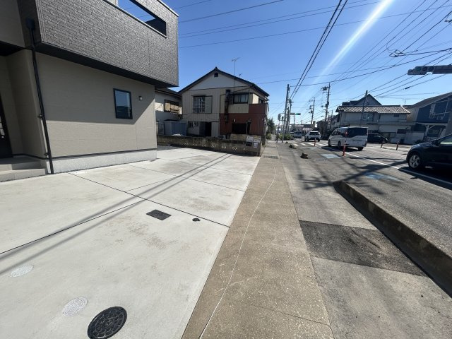 新築　前橋市朝日が丘町1期　LIGNAGE　１号棟の前面道路含む現地写真|現地写真　西側接道幅員約13ｍ
