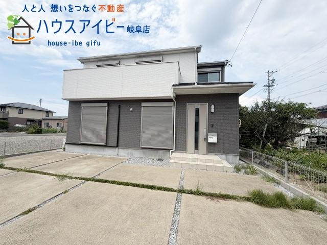岐阜市鷺山東！築８年中古住宅！お車ラクラク並列4台可能！ゆとりのある19帖のLDK！周辺環境良好♪の画像