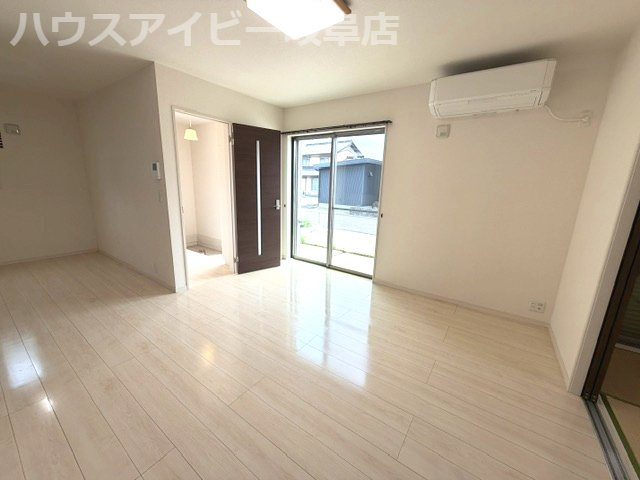 【居間・リビング】の画像