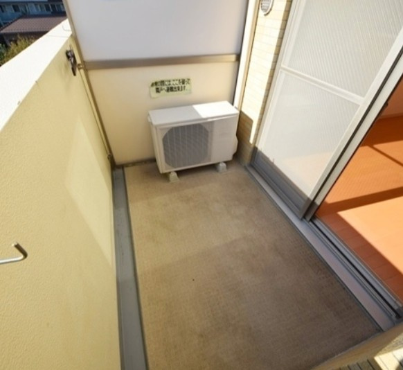 横浜市旭区鶴ケ峰本町１丁目の賃貸マンションのバルコニー