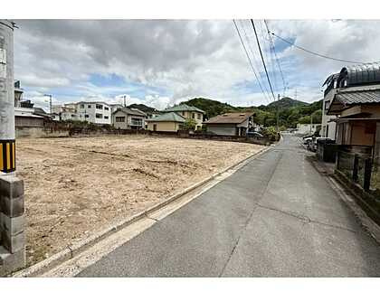 八幡東2丁目の前面道路含む現地写真